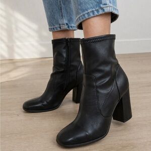 Women’s Black Leather Ankle Boots Chunky Block Heel Side Zip Size 9